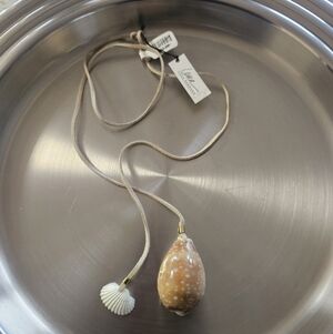 Cena shell necklace